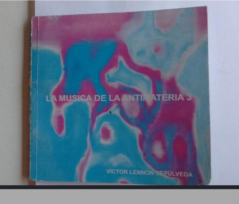 Portada de la primera edición de La Música de la Antimateria 3.