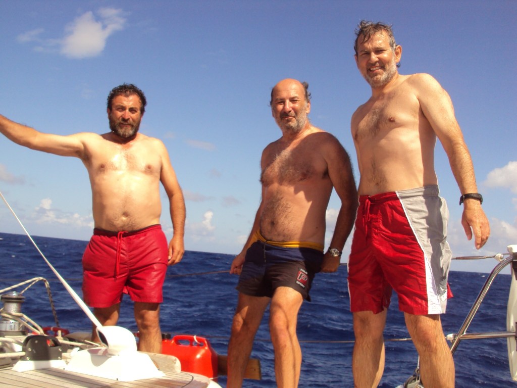 Tripulación a bordo del velero Pite durante el cruce del Atlántico, 2009.
